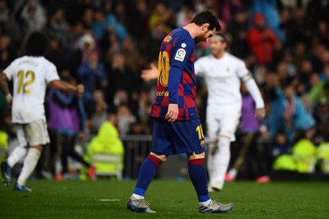 ريال مدريد يهزم برشلونة 2-0 وينتزع صدارة الدوري الإسباني